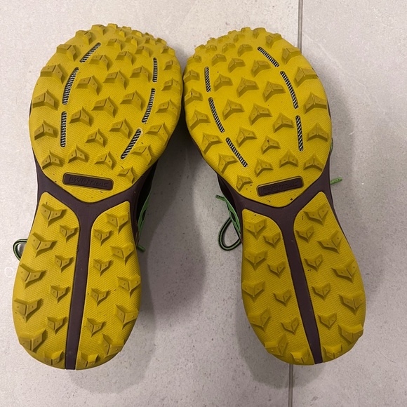 Saucony Women's Xodus Ultra 2 Sneaker - Picture 4 of 5